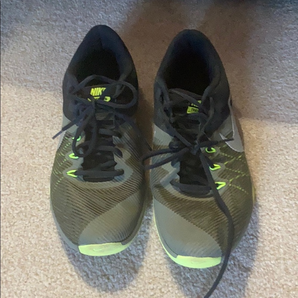 Nike training shoes - Picture 2 of 2